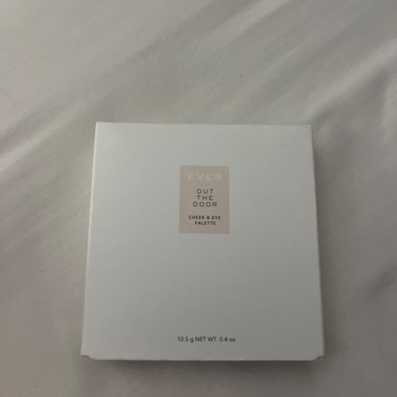 New Ever Out the door cheek and eye shadow palette - Picture 3 of 5